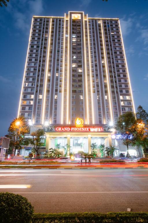 Grand Phoenix Hotel